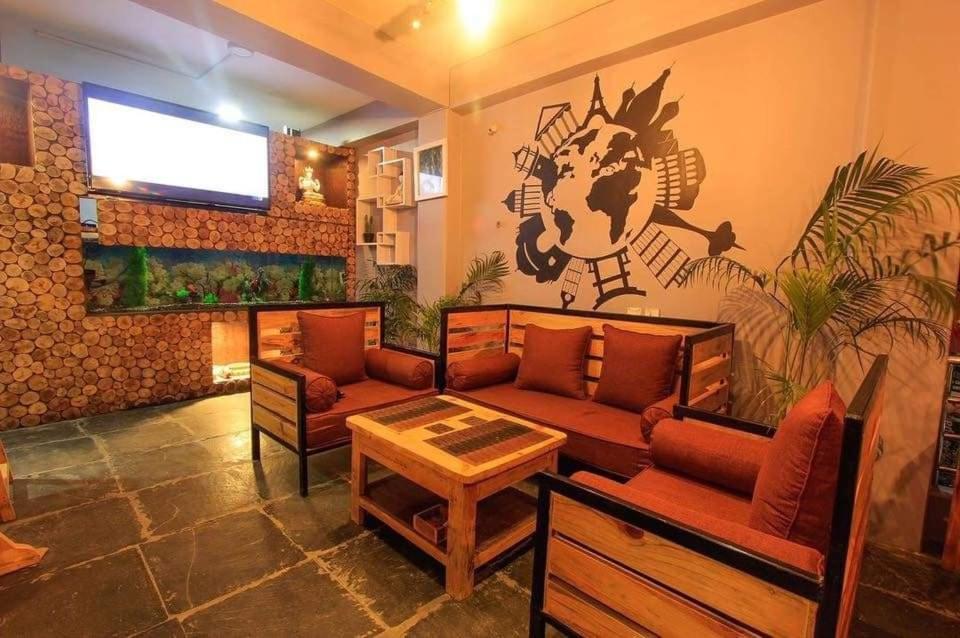 Paila Hostel Lakeside Pokhara Exterior photo
