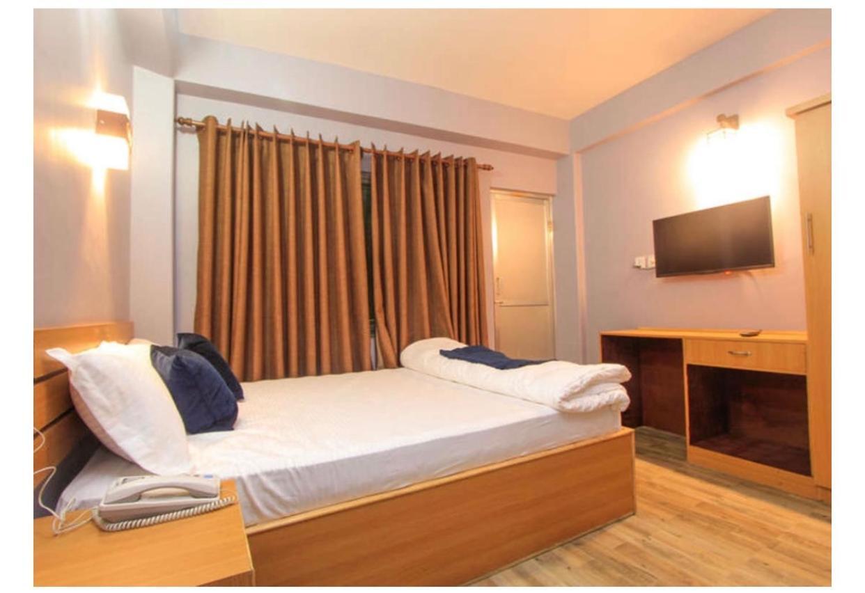 Paila Hostel Lakeside Pokhara Exterior photo