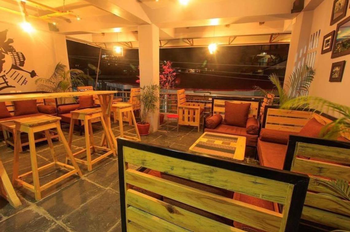 Paila Hostel Lakeside Pokhara Exterior photo